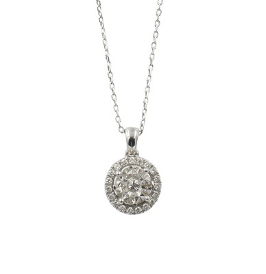 Lot 107 - An 18ct white gold diamond pendant necklace