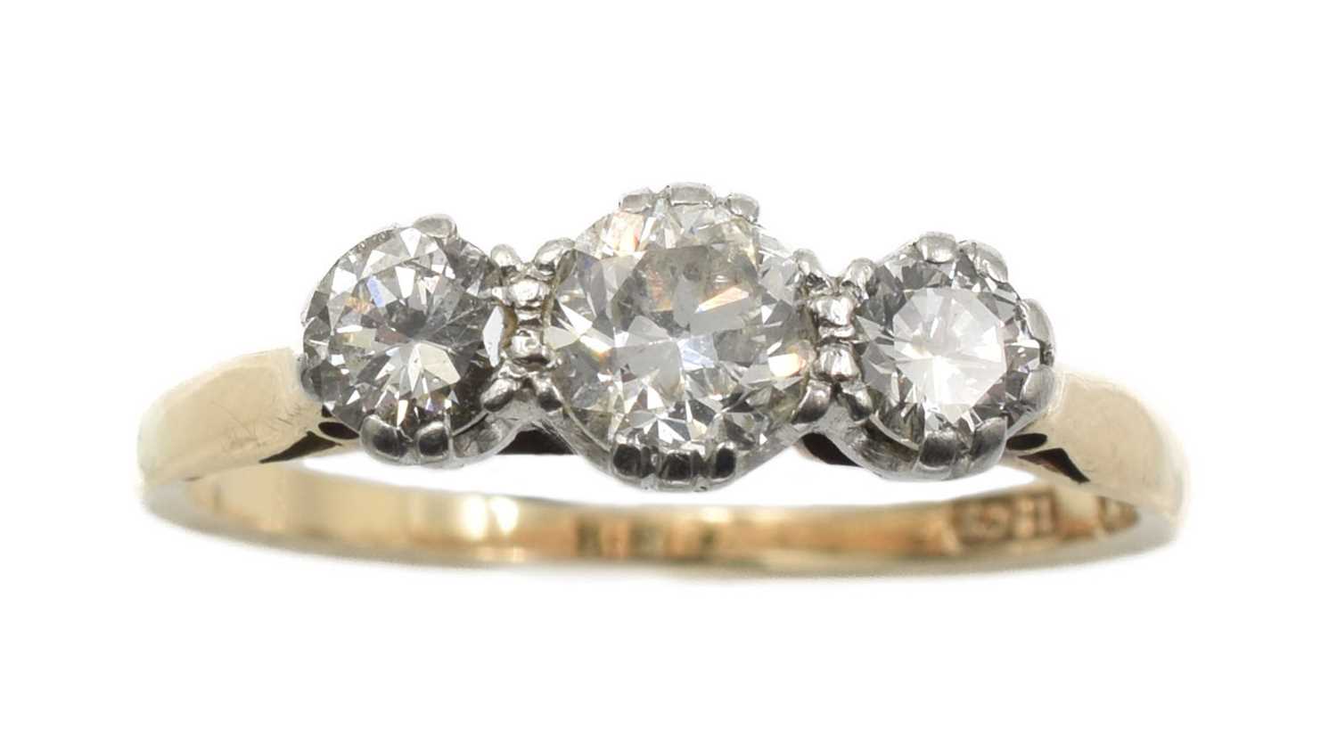 Lot 5 - A diamond trilogy ring, set in 18ct gold