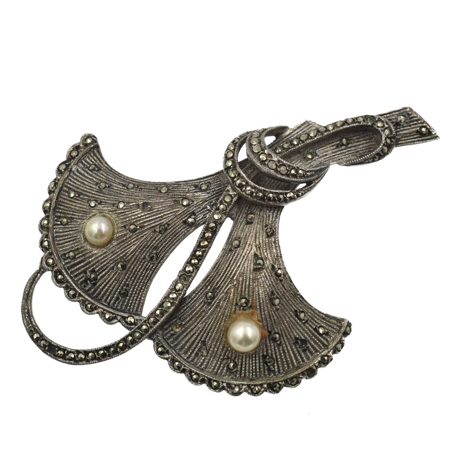 Lot 51 - An ornate, vintage silver, marcasite and pearl brooch