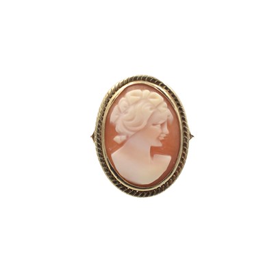 Lot 106 - A cameo ring, set in 9ct gold