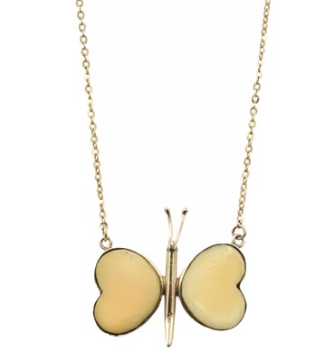 Lot 273 - A 9ct gold butterfly pendant