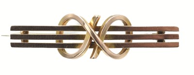 Lot 158 - A 9ct gold brooch