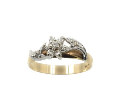 Lot 292 - A diamond floral ring, set in 9ct gold