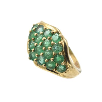 Lot 283 - An emerald cluster ring, set in 9ct gold