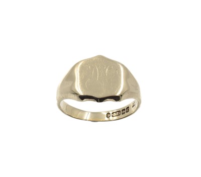 Lot 234 - A 9ct yellow gold signet ring