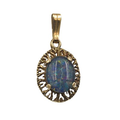 Lot 133 - An opal triplet pendant, set in 9ct gold