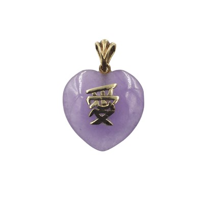 Lot 337 - A lavender jade heart pendant, set in 9ct gold