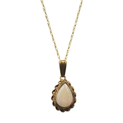Lot 181 - A vintage pearl pendant, set in 9ct gold