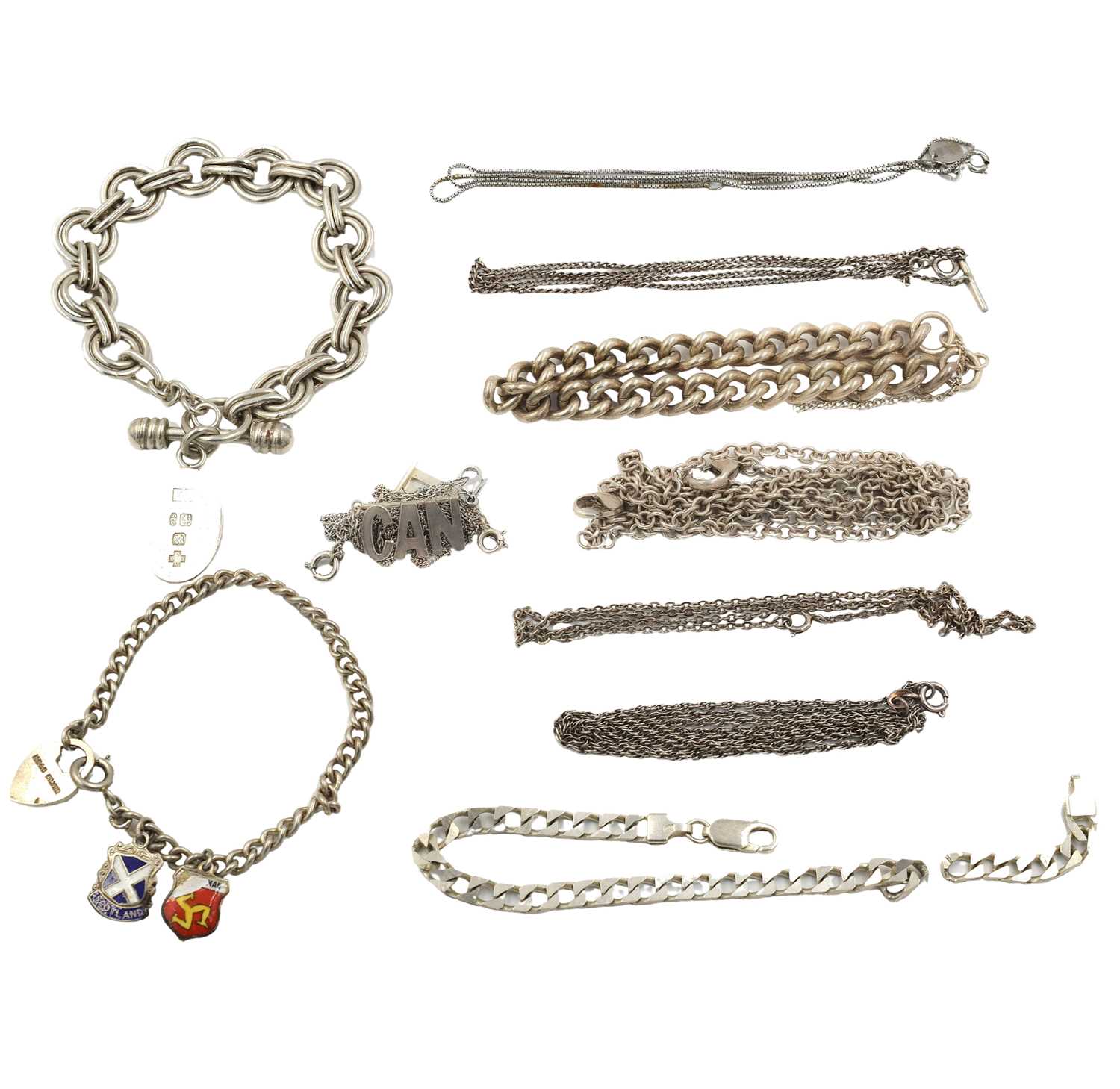 Lot 19 - A selection of silver jewellery