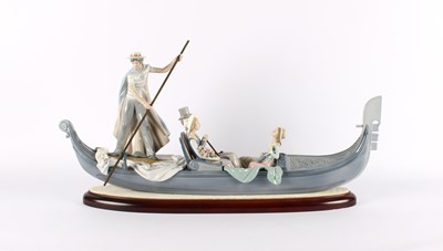 Lot 153 - A Large Limited Edition "In the Gondola" Figure Group by Lladro