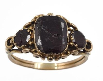 Lot 175 - An antique garnet mourning ring, set in 9ct gold