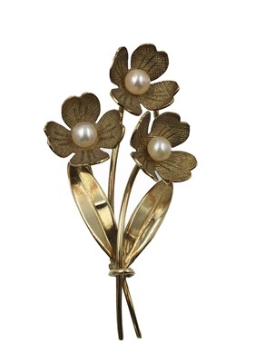 Lot 272 - A 9ct yellow gold and pearl floral brooch