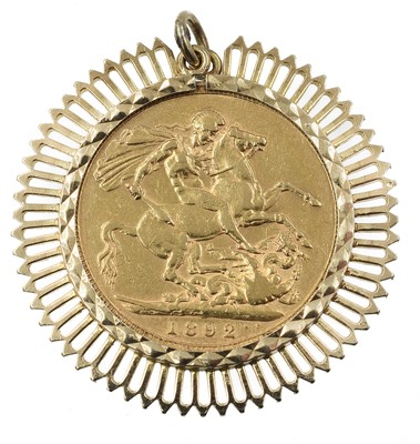 Lot 320 - A sovereign pendant