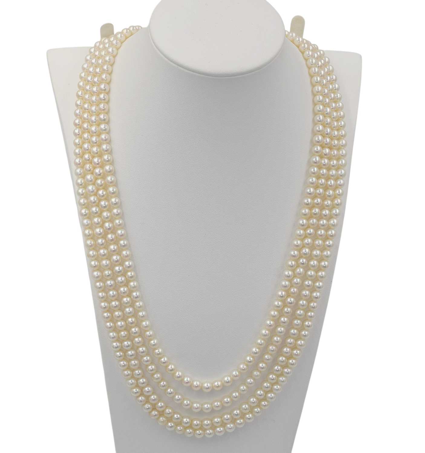 Lot 97 - An Akoya pearl necklace