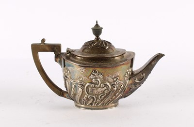 Lot 6 - A Victorian Silver Teapot