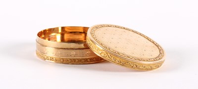 Lot 86 - A Fine Late 18th/Early 19th Century Two-Tone Yellow Gold Circular Snuff Box