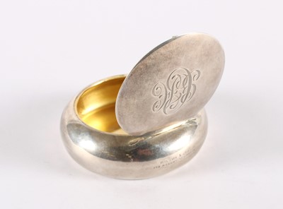 Lot 77 - A Victorian Silver Squeeze-Action Snuff Box
