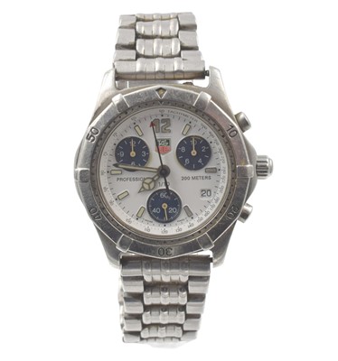 Lot 78 - A Tag Heuer 2000 professional chronograph wristwatch