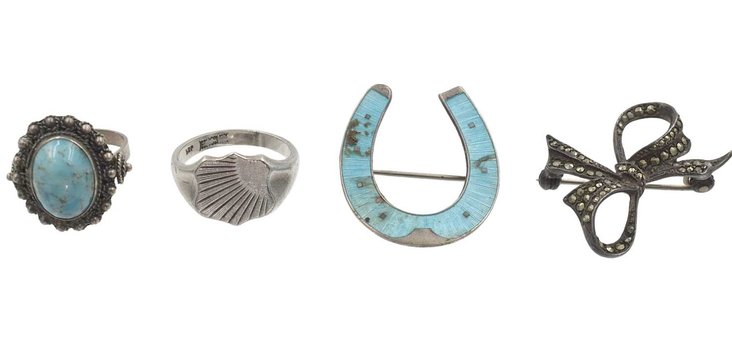 Lot 45 - A selection of silver items