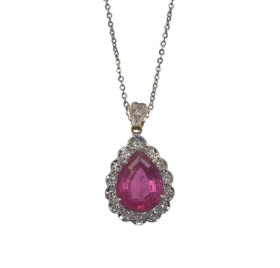 Lot 134 - An 18ct gold, diamond and tourmaline pendant
