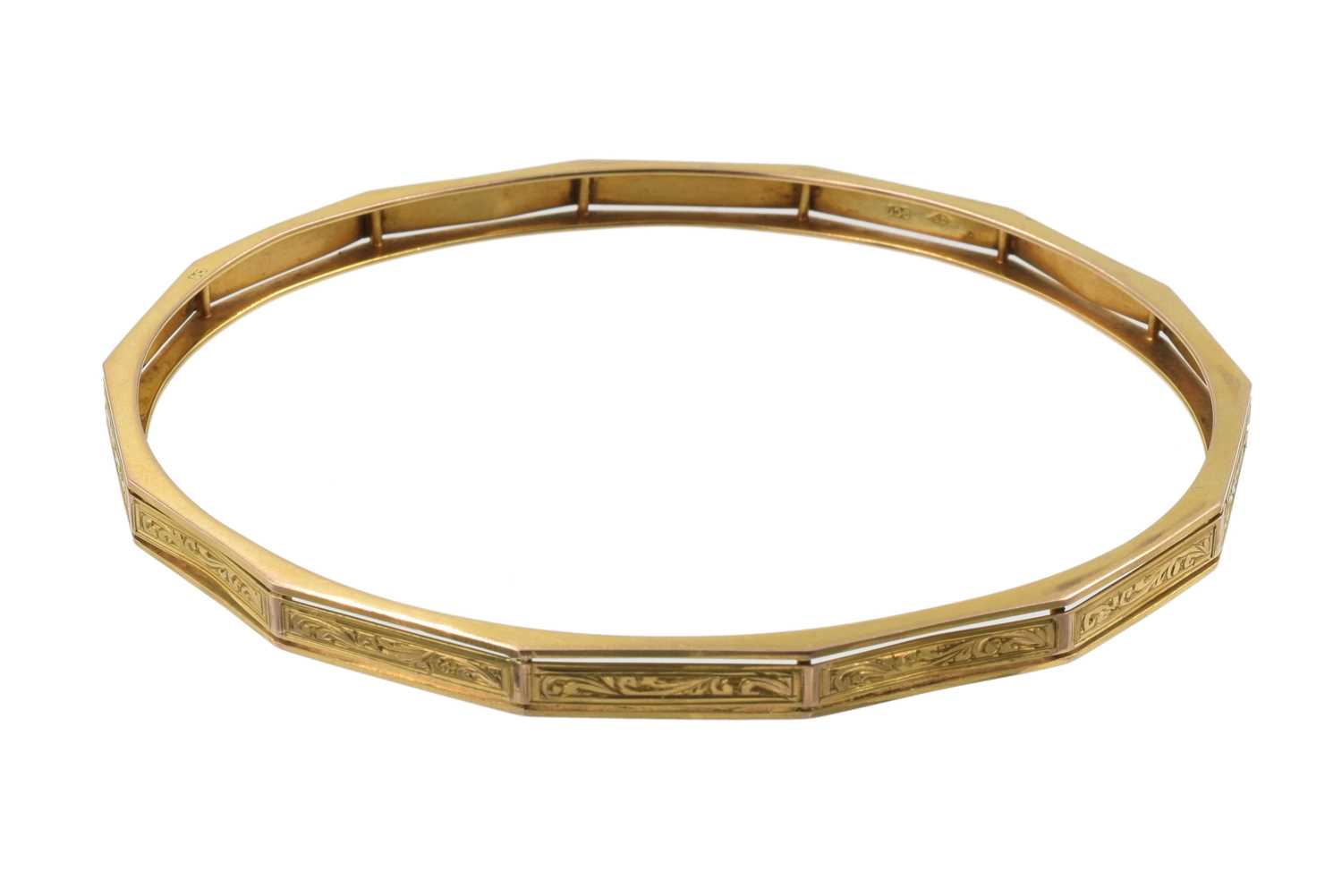 Lot A 9ct yellow gold bangle