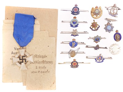 Lot 309 - Collection of fifteen Sweetheart brooches,...