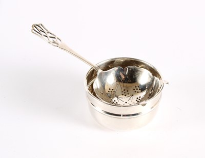 Lot 22 - A George V Silver Tea Strainer and Stand
