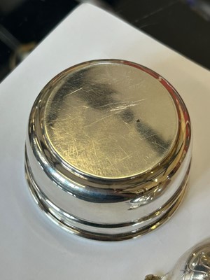 Lot 22 - A George V Silver Tea Strainer and Stand