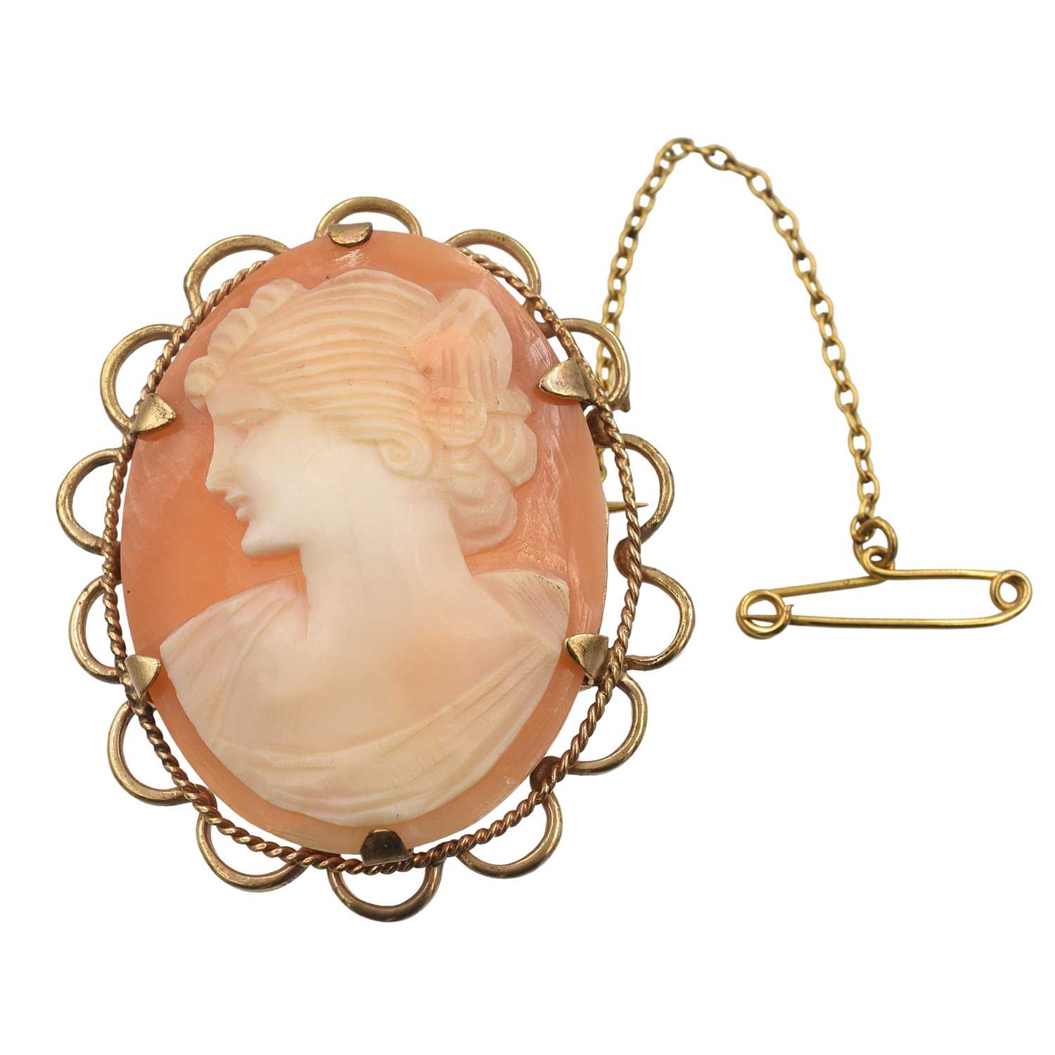 Lot A yellow metal cameo brooch