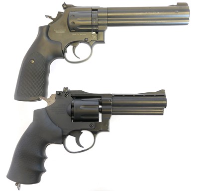 Lot 133 - Two C02 .177 revolvers, to include a Gamo...