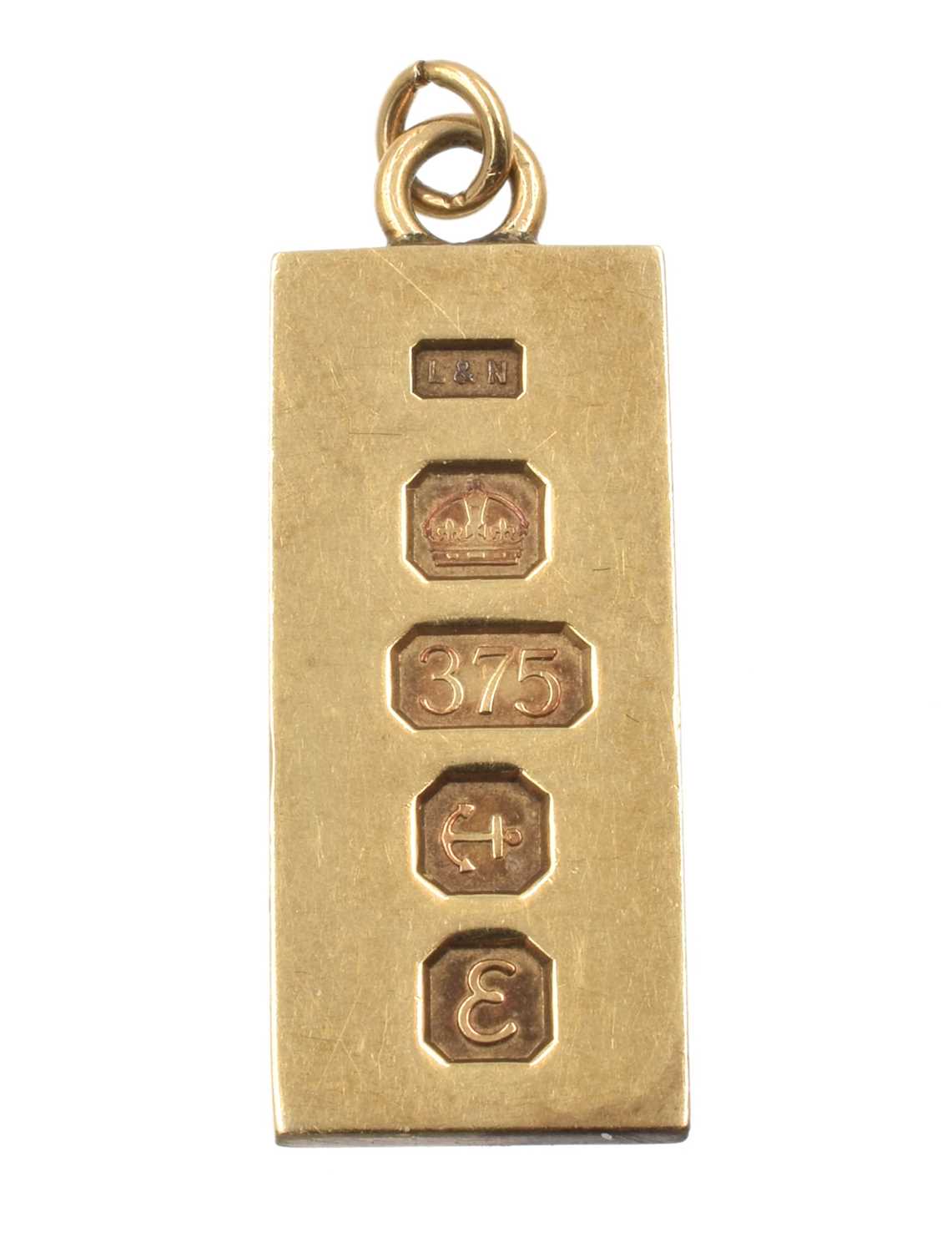 Lot 157 - A 9ct yellow gold ingot