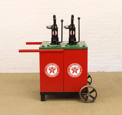 Lot Automobilia Interest