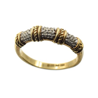 Lot 263 - A yellow metal diamond ring