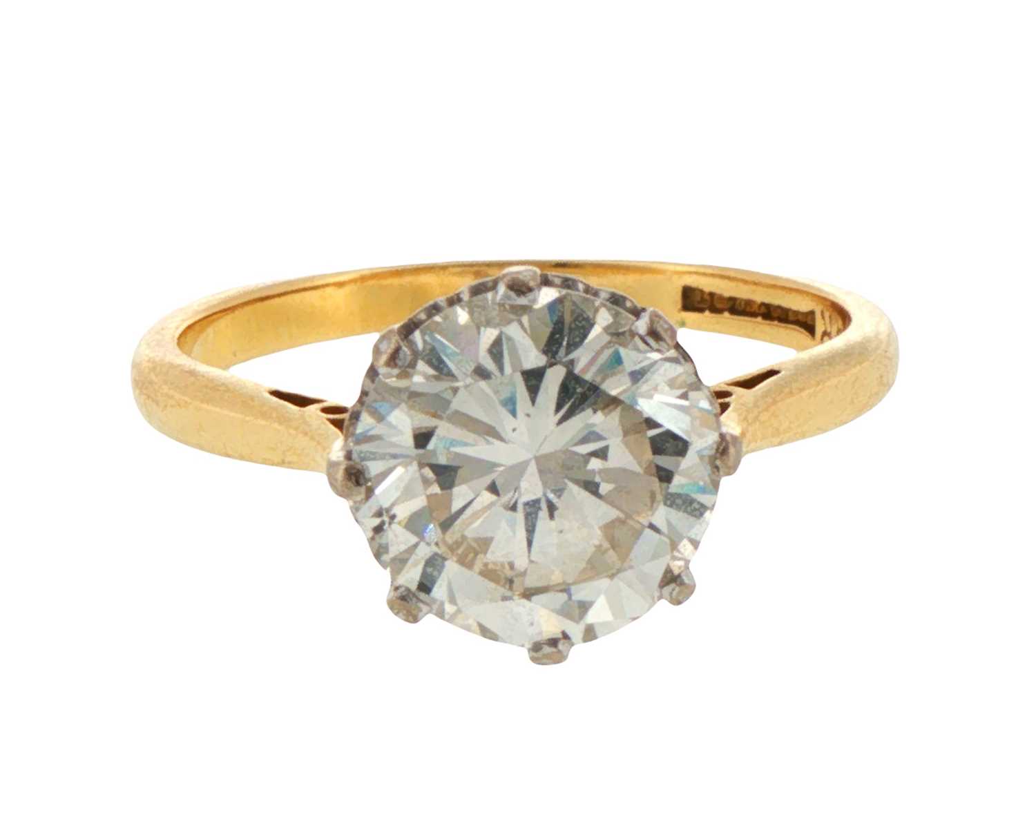 Lot 227 - An 18ct yellow gold diamond solitaire ring
