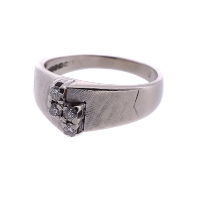 Lot 130 - 18ct white gold Mappin & Webb diamond-set dress ring