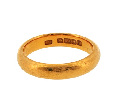 Lot 23 - A 22ct yellow gold ring