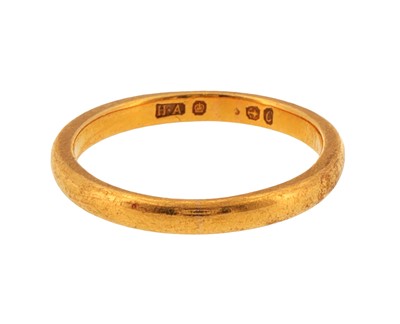 Lot 120 - A 22ct yellow gold ring