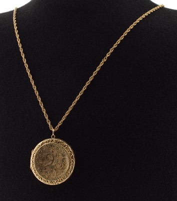 Lot 146 - A 9ct yellow gold lock on a yellow metal chain