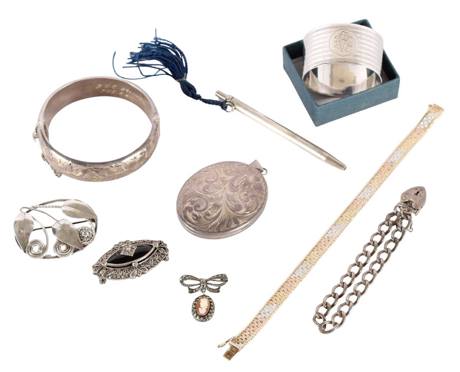 Lot 34 - A selection of nine silver items