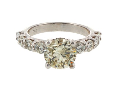 Lot 30 - A white metal 2.00ct diamond ring