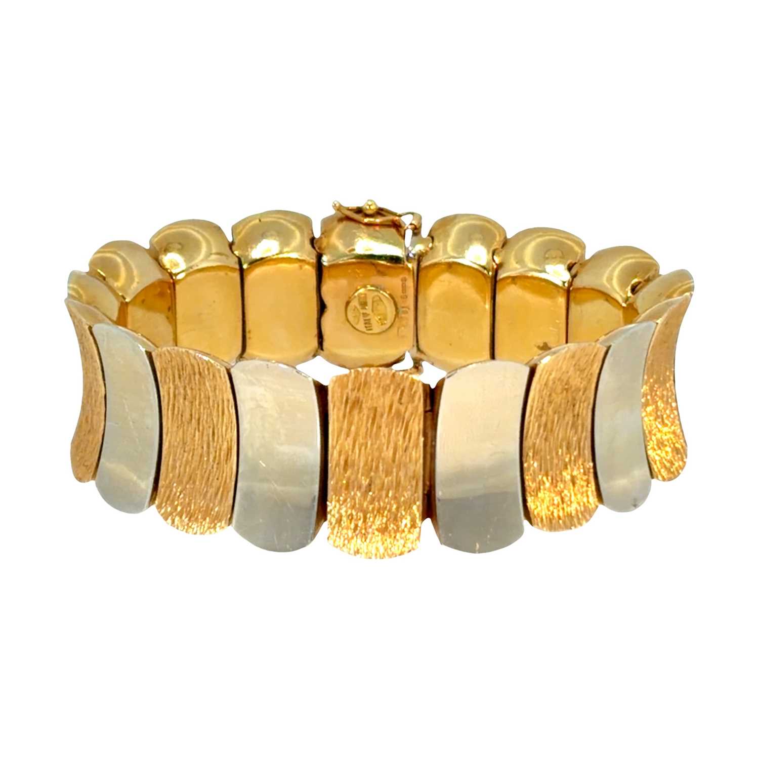 Lot 220 - An 18ct yellow gold bracelet by Boodle & Dunthorne