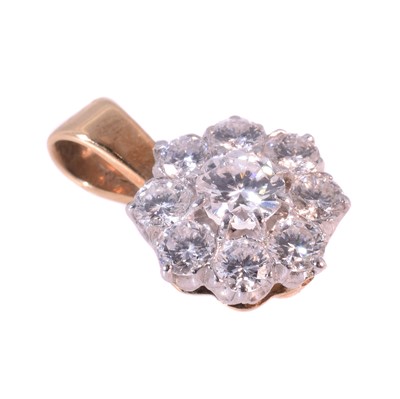 Lot 218 - An 18ct gold diamond pendant