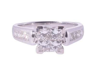 Lot 101 - An 18ct white gold and diamond ring