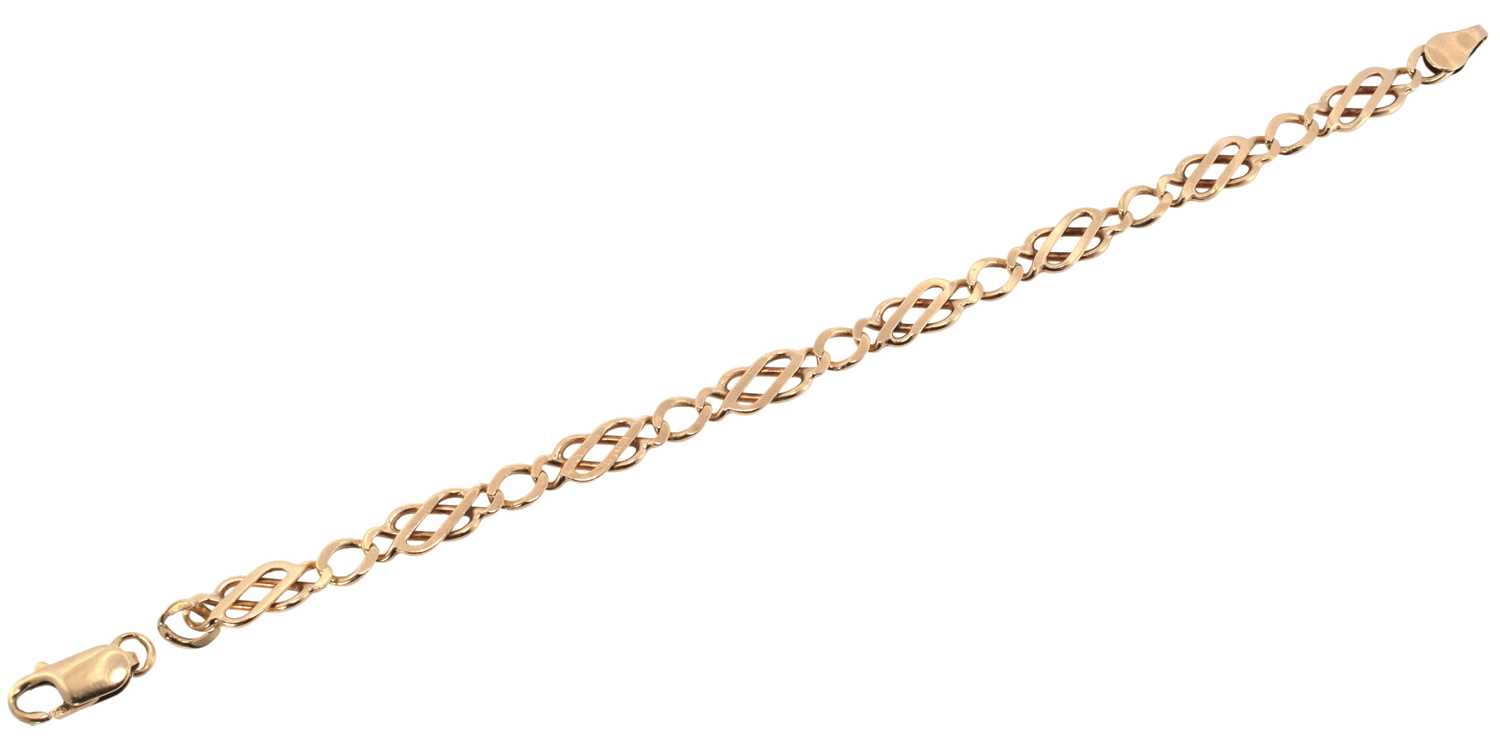 Lot 29 - A 9ct yellow gold bracelet