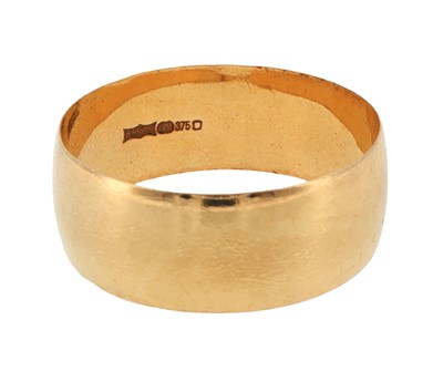 Lot 15 - A 9ct yellow gold band ring
