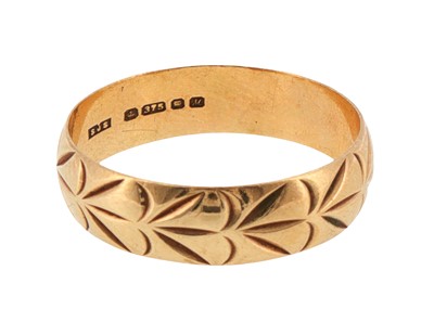Lot 160 - A 9ct yellow gold ring