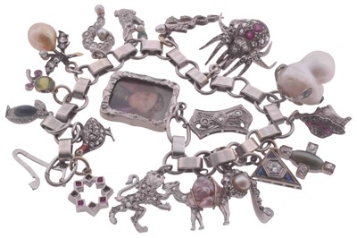 Lot 69 - A 9ct white gold charm bracelet