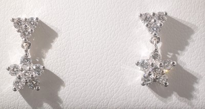 Lot 25 - A pair of 18ct white gold diamond drop earrings