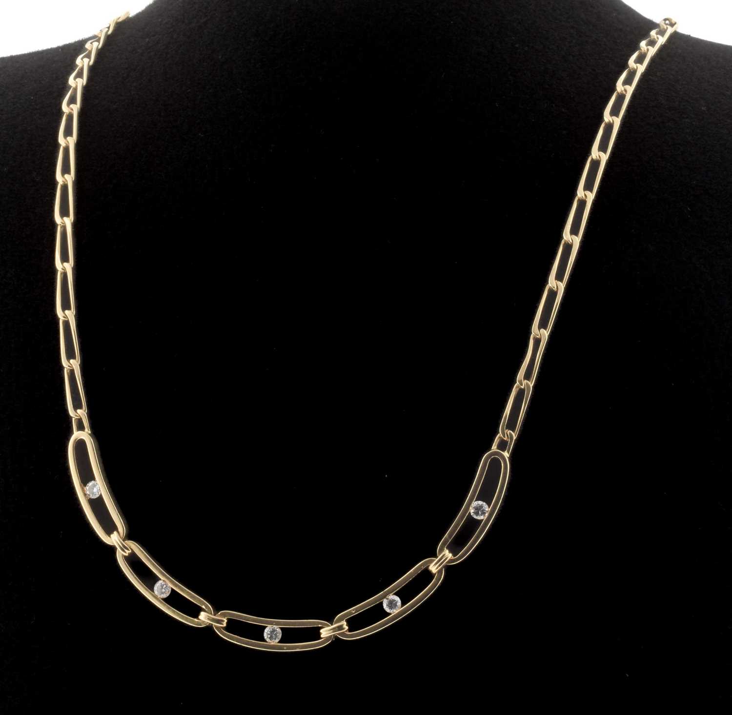 Lot 10 - An 18ct yellow gold and diamond necklace