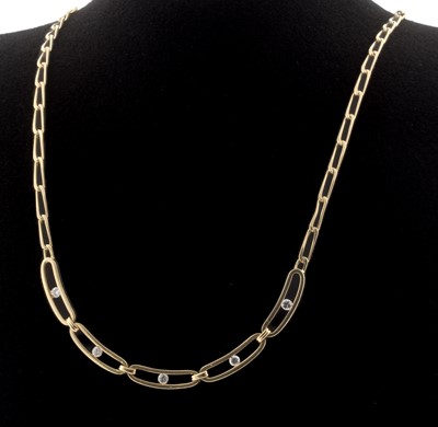Lot 10 - An 18ct yellow gold and diamond necklace